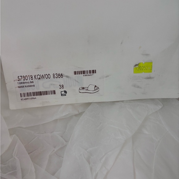 Beautiful & Authentic Tan GUGGI shoes - Picture 10 of 10